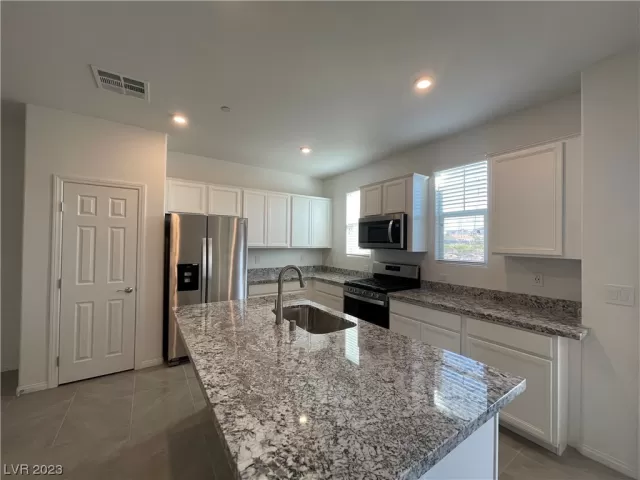 MLS: 2512490 Condo For Sale