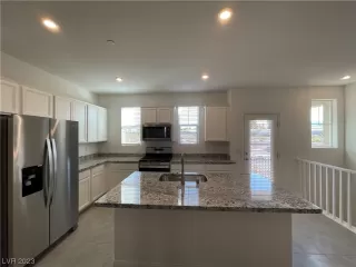 Photo #1: 2512490 Listing 