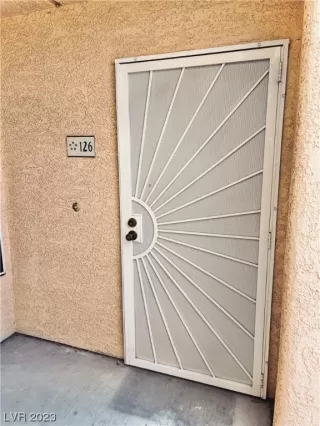 Photo #2: 2512493 Listing