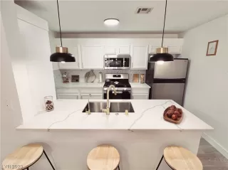 Photo #3: 2512493 Listing