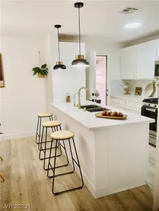 Photo #4: 2512493 Listing