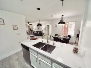 Photo #6: 2512493 Listing