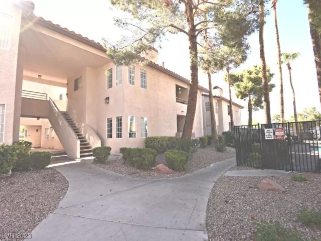 MLS: 2512499 Condo For Sale