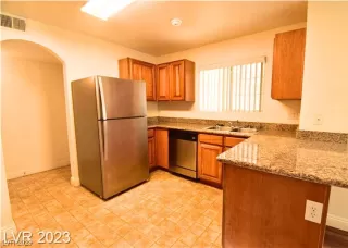 Photo #4: 2512499 Listing