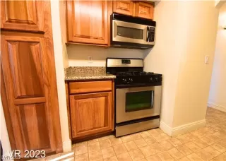 Photo #5: 2512499 Listing