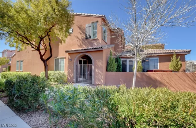 MLS: 2512507 Condo For Sale