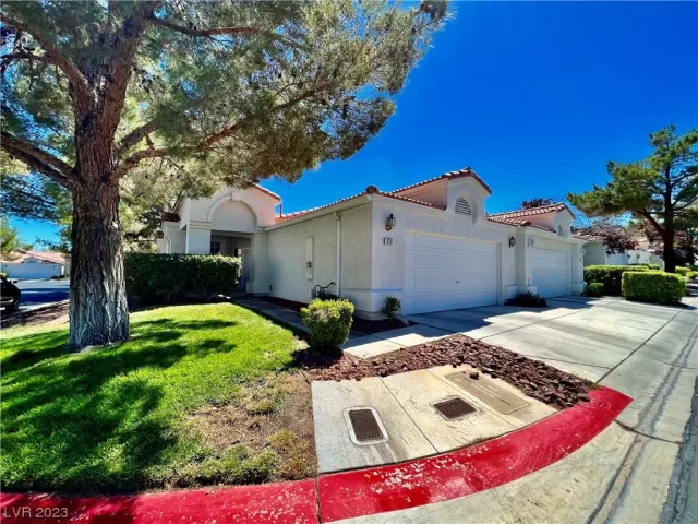 MLS: 2512512 Condo For Sale
