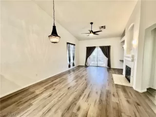 Photo #4: 2512512 Listing