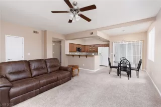 Photo #4: 2512552 Listing