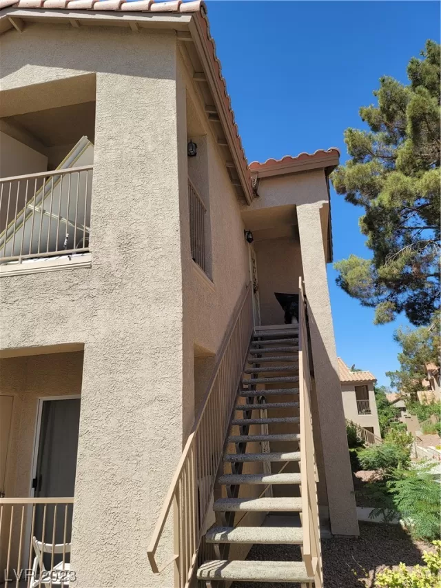 MLS: 2512572 Condo For Sale