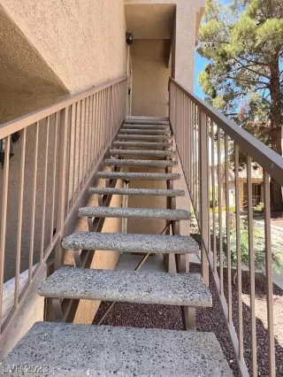 Photo #2: 2512572 Listing 