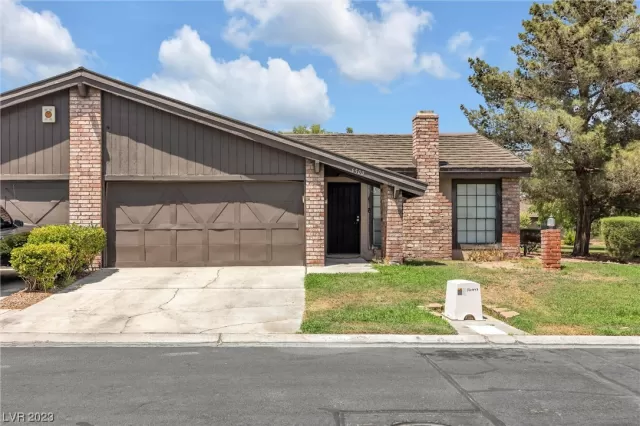 MLS: 2512581 Condo For Sale