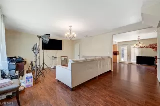 Photo #4: 2512602 Listing