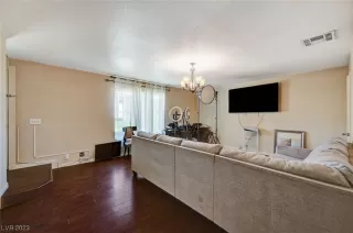 Photo #5: 2512602 Listing