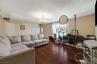 Photo #6: 2512602 Listing