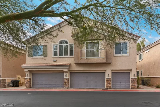 MLS: 2512625 Condo For Sale