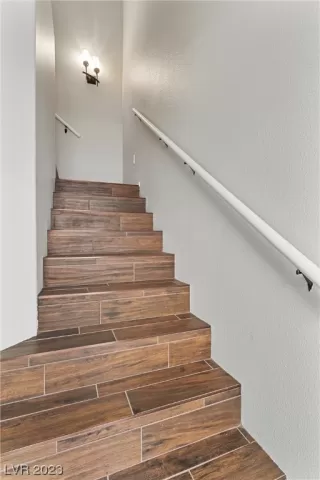 Photo #2: 2512625 Listing