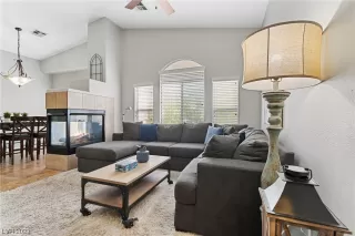 Photo #4: 2512625 Listing