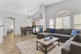 Photo #5: 2512625 Listing