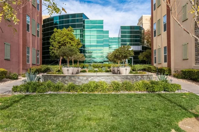 MLS: 2512689 Condo For Sale