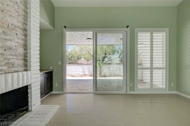 MLS: 2512698 Condo For Sale