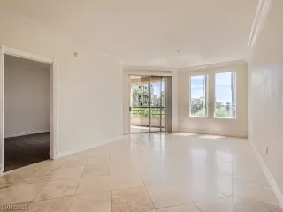 Photo #2: 2512753 Listing