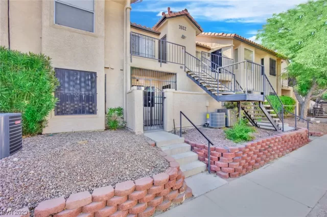 MLS: 2512771 Condo For Sale