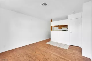 Photo #6: 2512771 Listing