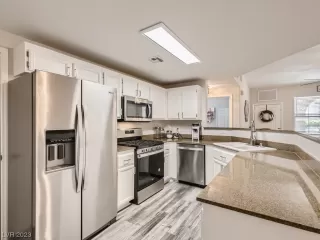 Photo #2: 2512838 Listing 