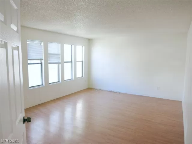 MLS: 2512842 Condo For Sale