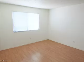 Photo #6: 2512842 Listing