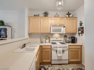 Photo #2: 2512858 Listing