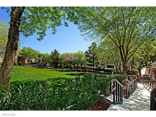 Photo #3: 2512902 Listing