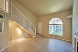 Photo #4: 2512907 Listing