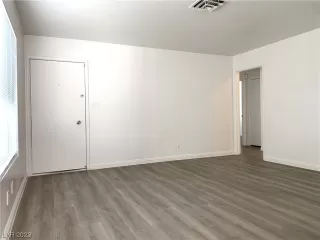 Photo #4: 2512908 Listing 