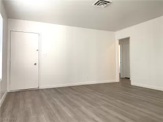 Photo #5: 2512908 Listing 