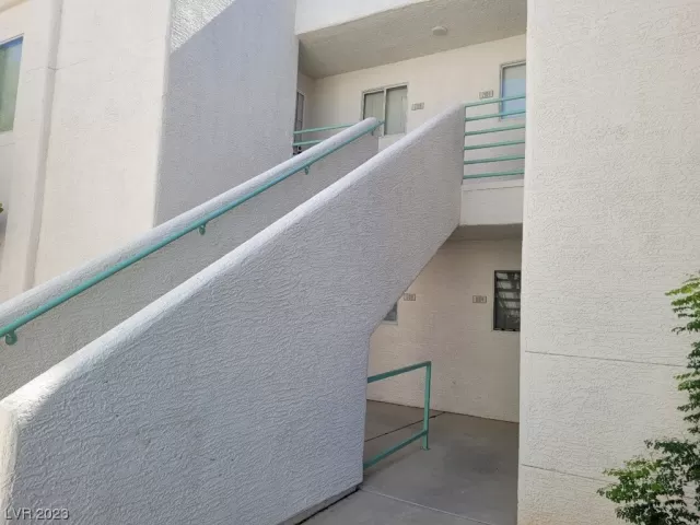 MLS: 2512927 Condo For Sale