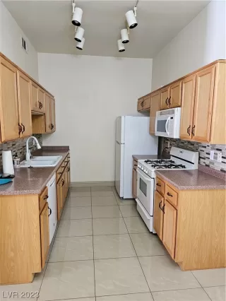 Photo #4: 2512935 Listing 