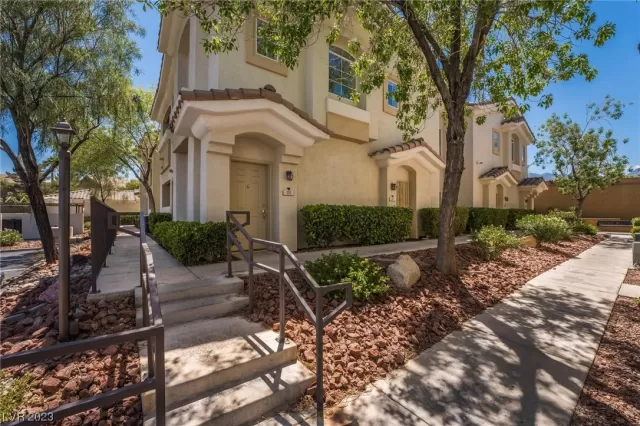 MLS: 2512950 Condo For Sale