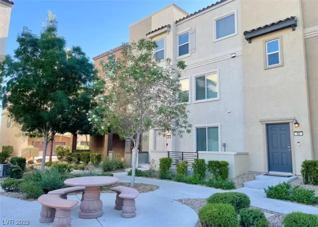 MLS: 2512970 Condo For Sale