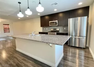 Photo #2: 2512970 Listing 