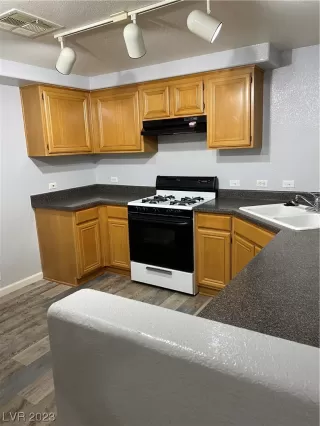 Photo #2: 2513000 Listing 