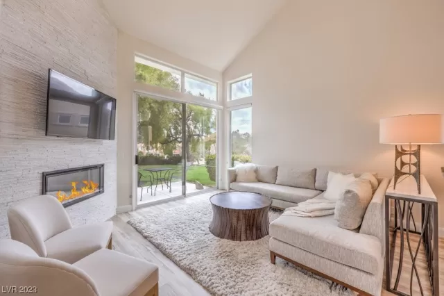 MLS: 2513082 Condo For Sale