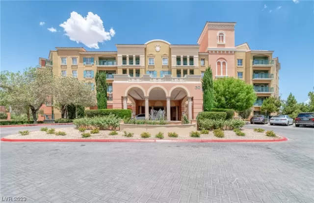 MLS: 2513174 Condo For Sale