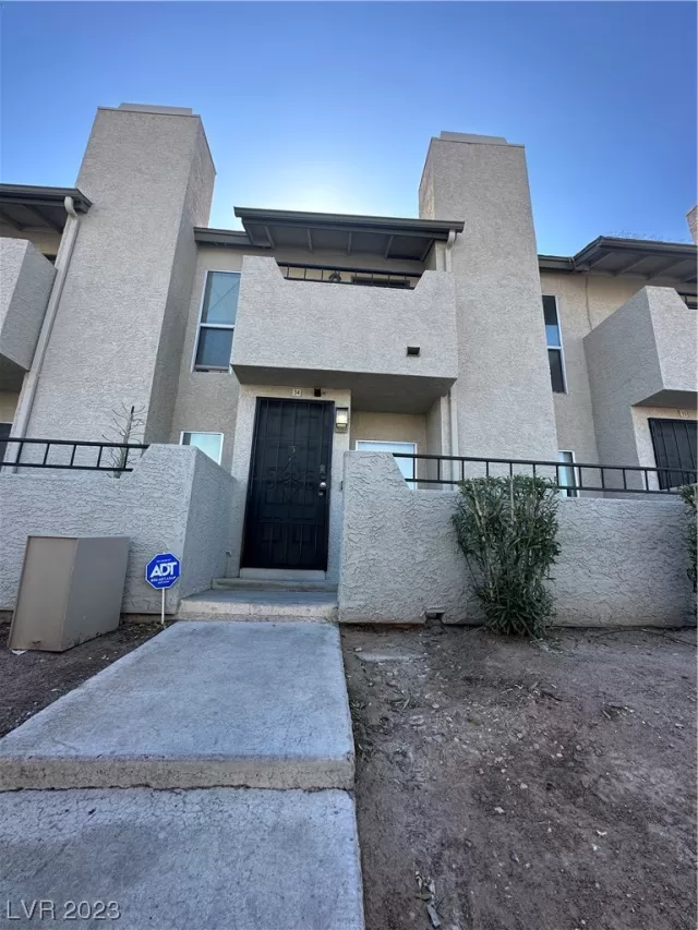 MLS: 2513176 Condo For Sale