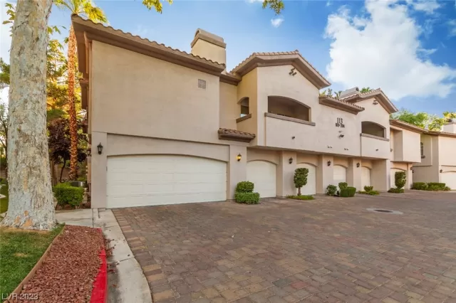 MLS: 2513203 Condo For Sale