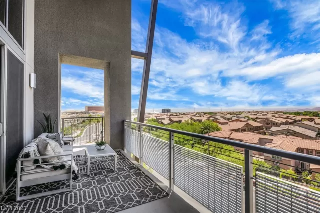 MLS: 2513220 Condo For Sale