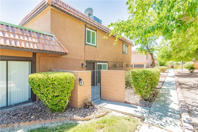 MLS: 2513240 Condo For Sale