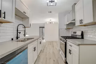 Photo #1: 2513328 Listing 