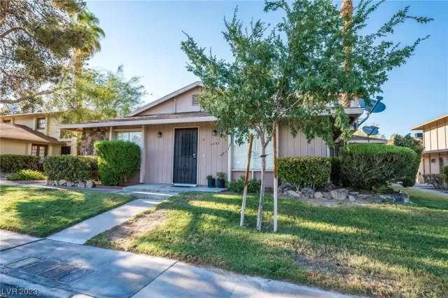 MLS: 2513482 Condo For Sale